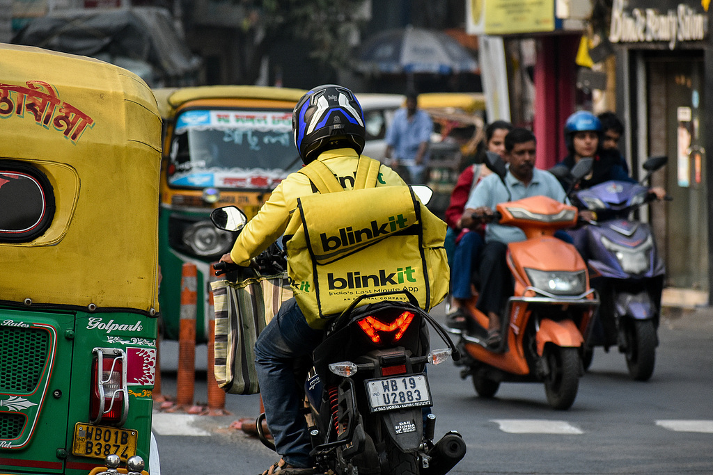 印度政府约谈多家电商平台，要求取消苛刻的十分钟送达时限。该服务因引发大量安全事故