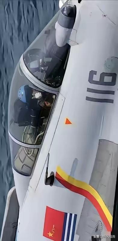 歼10C遭遇外机挑衅这事太提气了！3月27日，特级飞行员武辉驾驶歼10C在南海巡