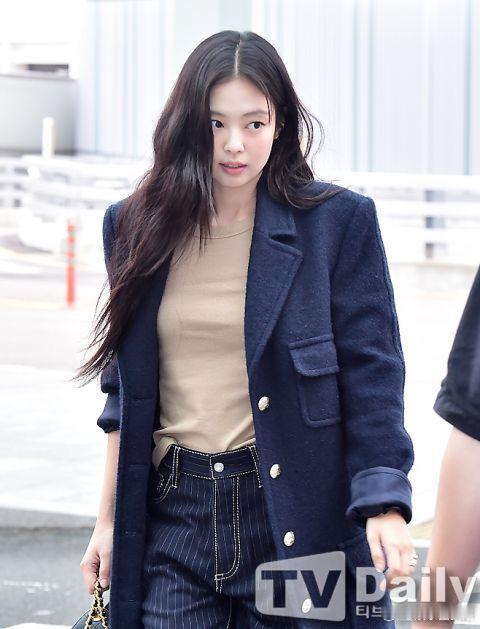 Jennie金泰亨Kai同航班飞巴黎之所以备受关注，是因为三人之间复杂的关系。K