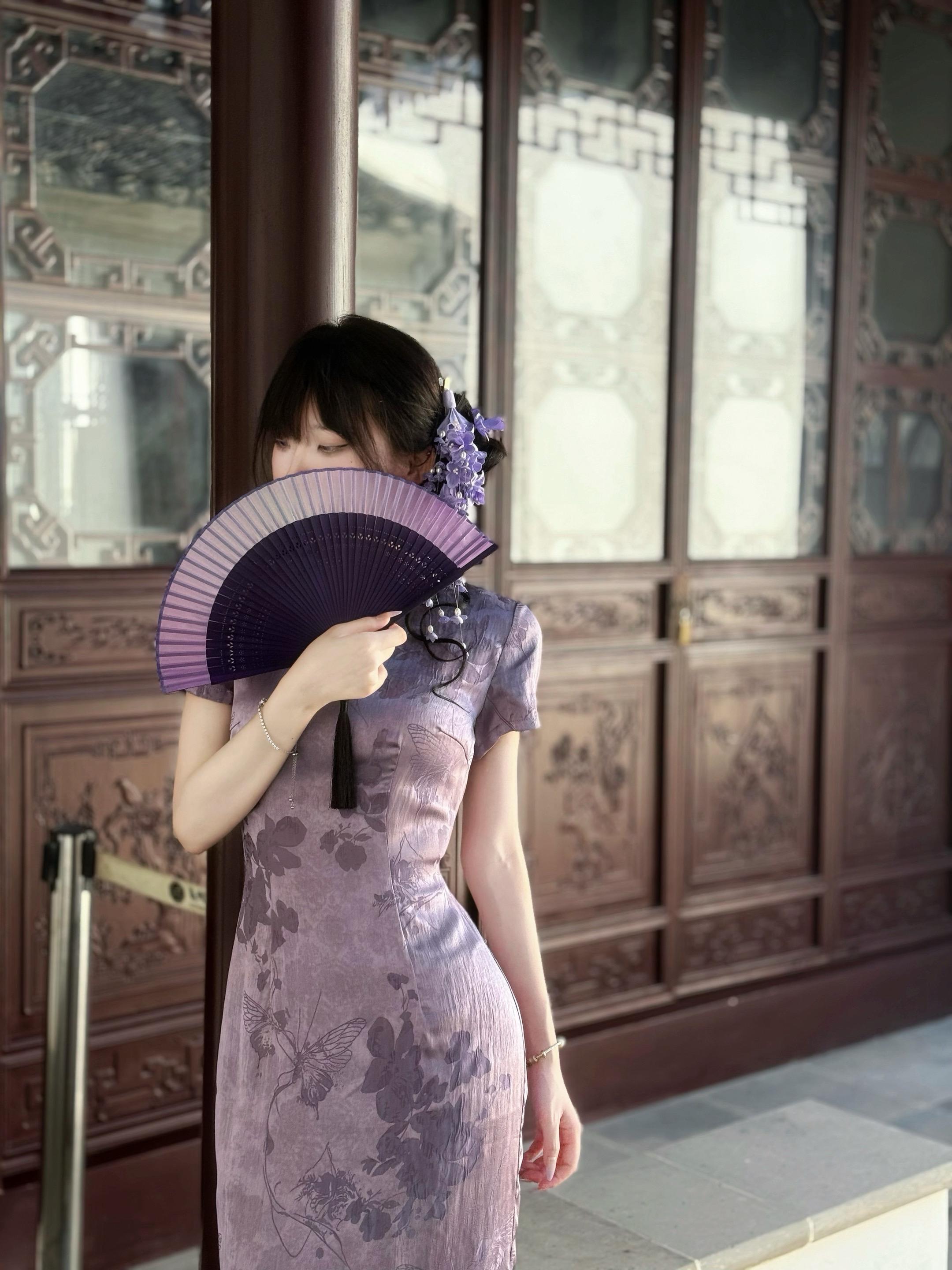 你低头欲说还休  我等你开口。