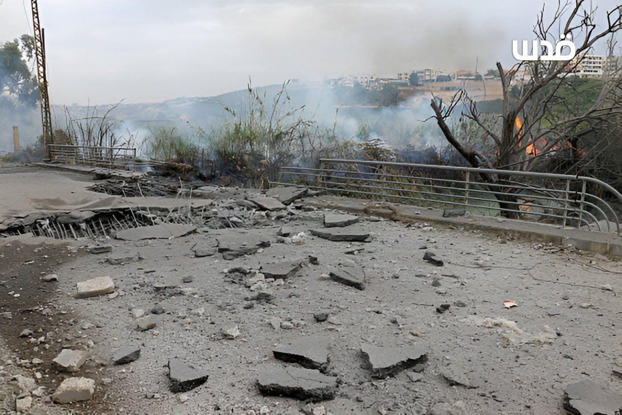 以色列占领军空军轰炸黎巴嫩南部利塔尼河上的卡西米亚大桥后。