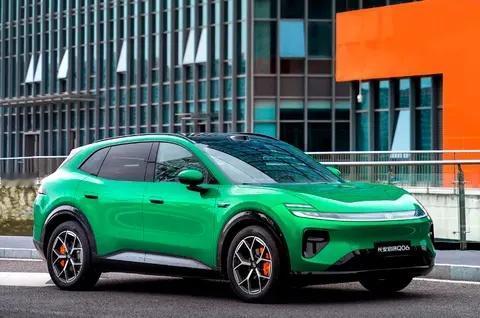 9 月 4 日，长安启源 Q06 正式开启预售，新车定位中型 SUV，推出增程、