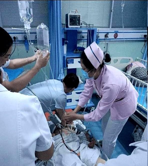 “孩子最后一句话是让妈别哭”

屏幕那头，多少人瞬间红了眼。

9岁小杰倒在医院