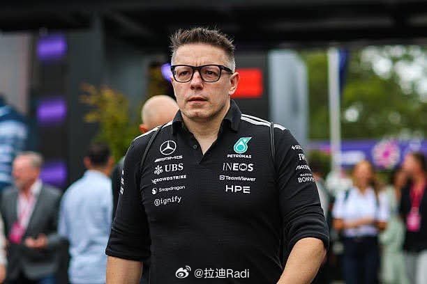 小Kimi 的比赛工程师 Bono 表示，他在小Kimi 身上看到了和舒马赫、汉