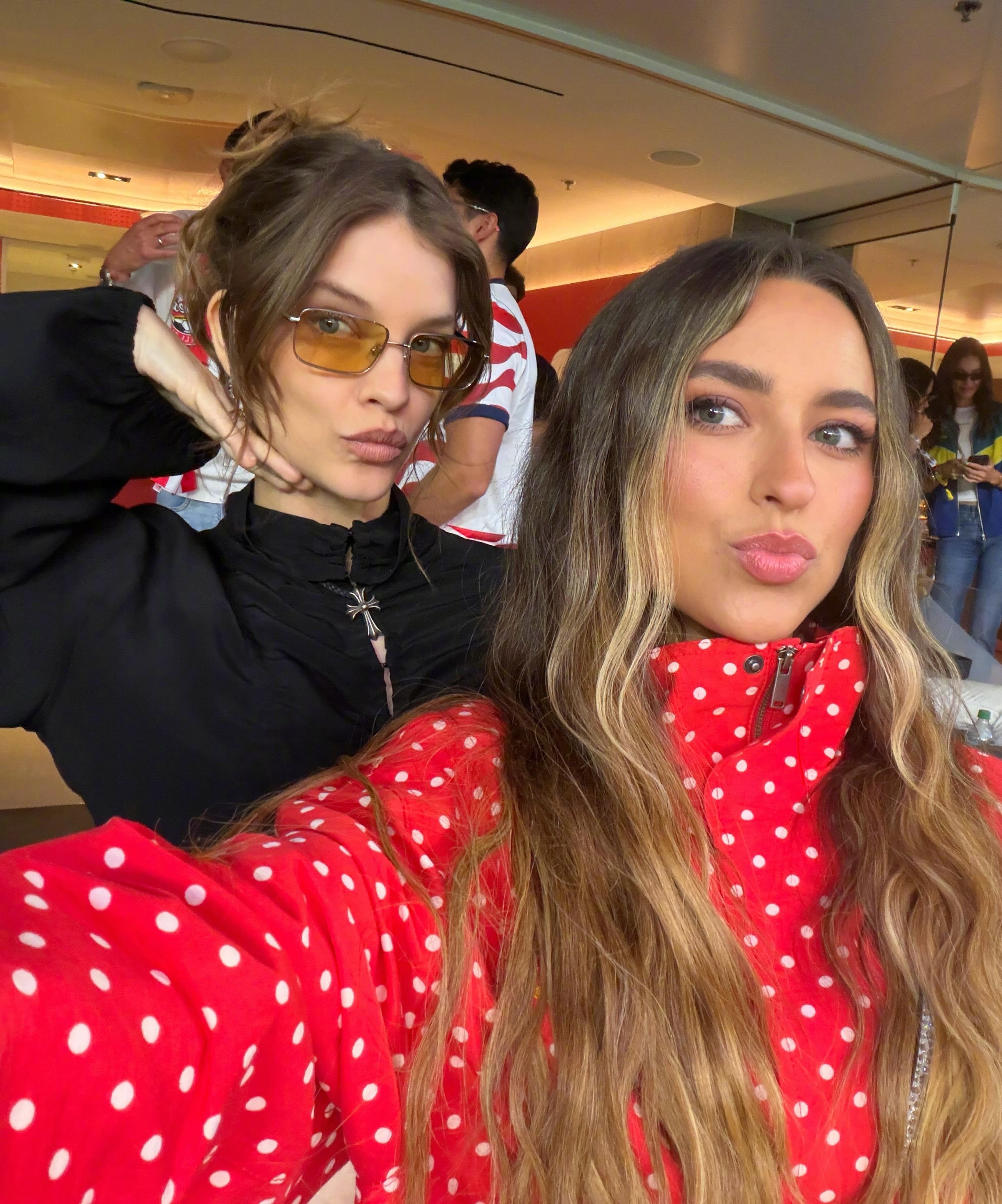 Barbara Palvin 芭芭拉帕尔文穿着Chrome Hearts黑色拉链