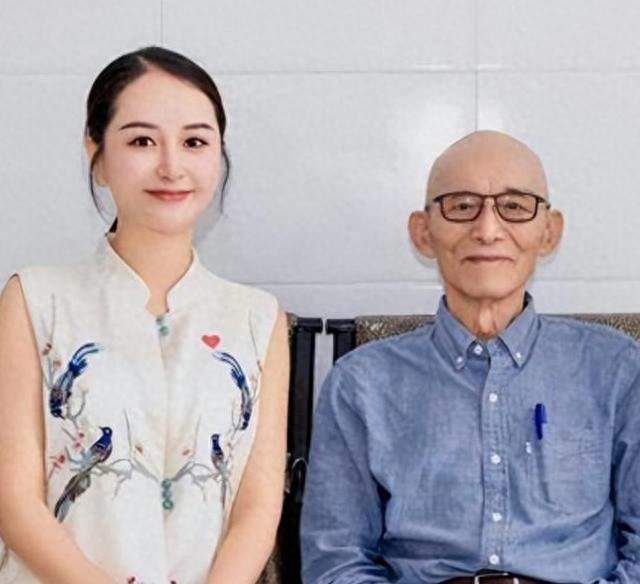 游本昌走后，女儿身份曝光：不嫁豪门不混圈，做的事让明星都沉默