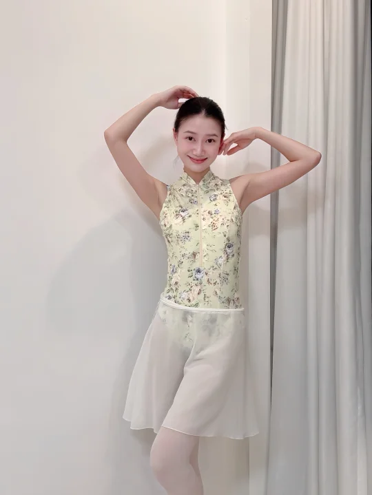 小舞蹈服开箱