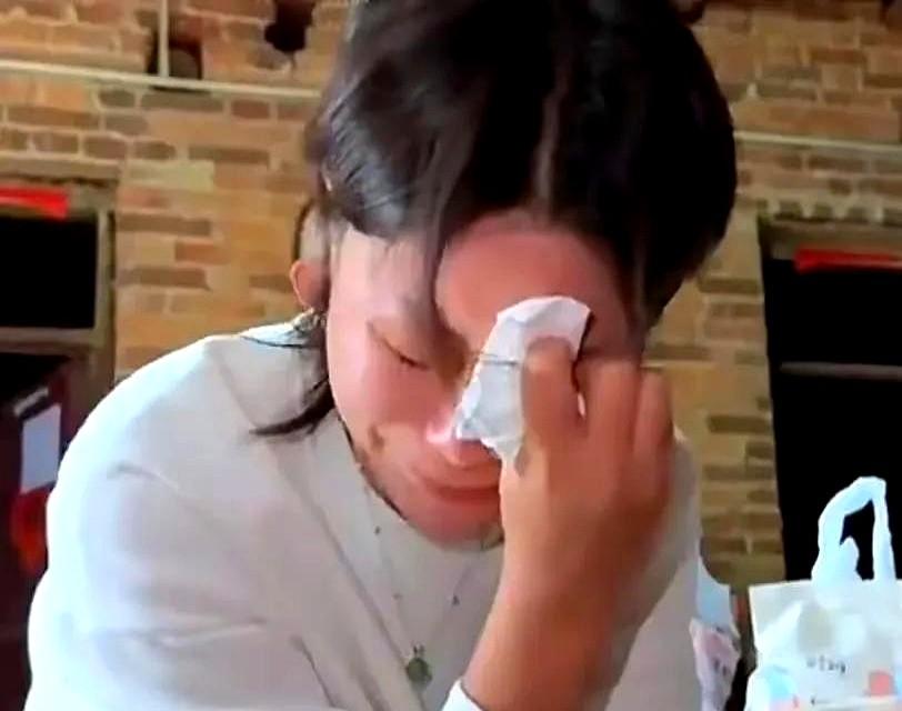 现在阿娟的内心应该是很痛苦的，她不会不反思这一年她到底得到了什么？

当初她带着