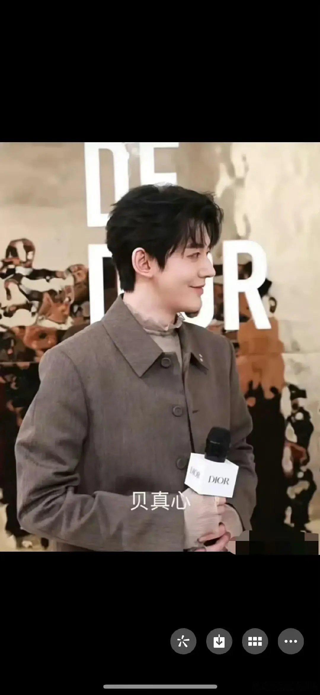 邓为的侧脸怎么这么奇怪？ ​​​