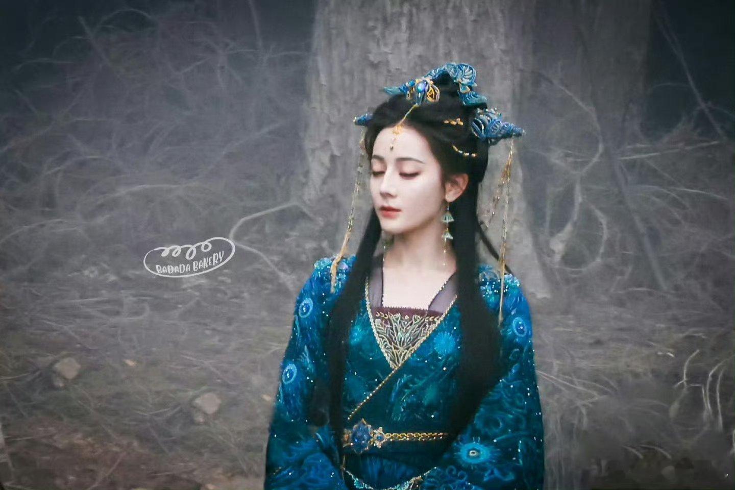 来自迪丽热巴的蓝色魅惑 ​​​