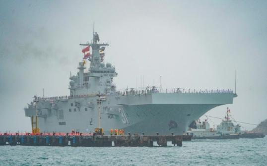 075两栖舰“海南舰”编队抵达香港，香港民众可以上舰参观！
 
11月21日海南