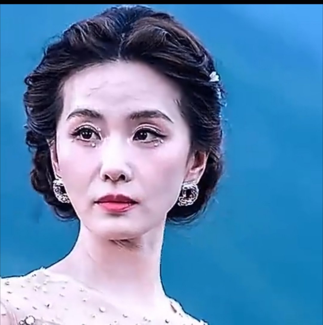 脖子是啥，粉丝赶紧催偶像去看看，人老了没关系，身体最重要。粉丝还说去九寨沟高反，