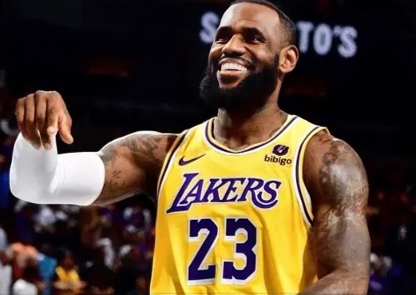 都在调侃詹姆斯不防守，打快攻第一人，但是詹姆斯这快攻能力，全联盟没多少球员能够做