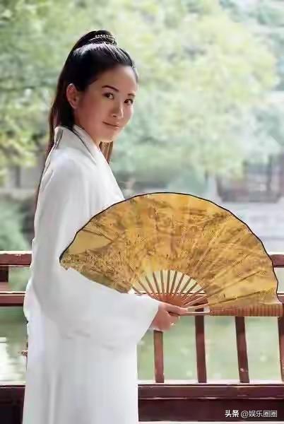 有哪些明星你是一开始很喜欢的，后来因为一件事就突然不喜欢了呢？

叶璇吧，她的狗