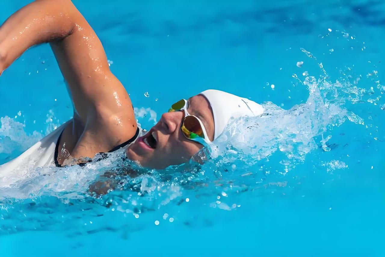 自由泳高肘抱水抓不住水的核心真相！泳教头 | 泳讲堂：自由泳高肘抱水抓不住水的核