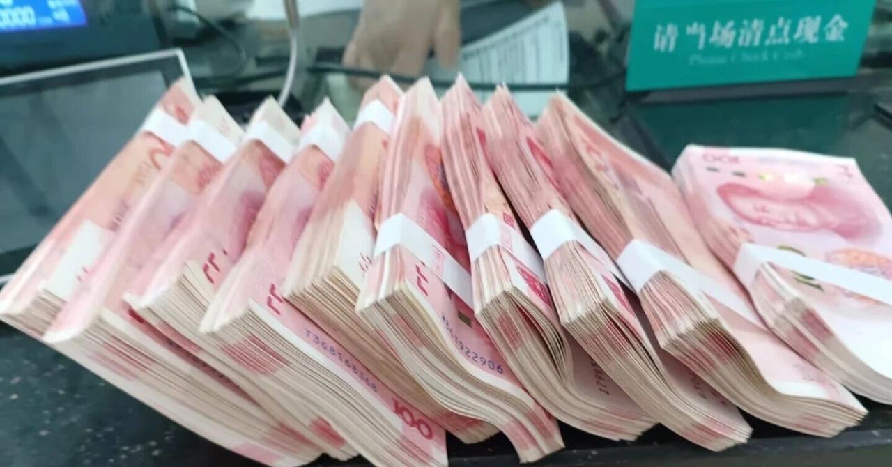 以前借出去的钱终于收回来了，太开心了，有种拾钱的感觉。

突然借出去好长时间的钱