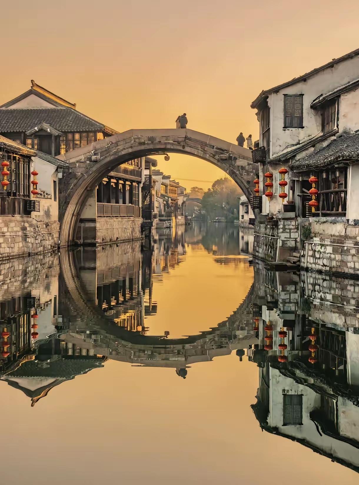 同学妈早年跟人跑了，去外婆家找，就说他妈死了，他爸靠出卖体力，把他供到985，毕