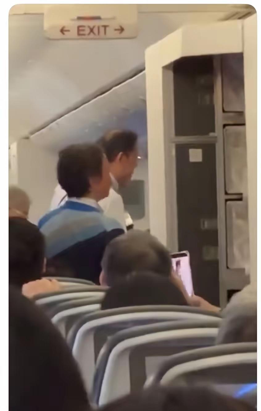 实在太让人唏嘘，一次任性的争执，最后换来所有人跟着买单，这次美联航航班备降的教训