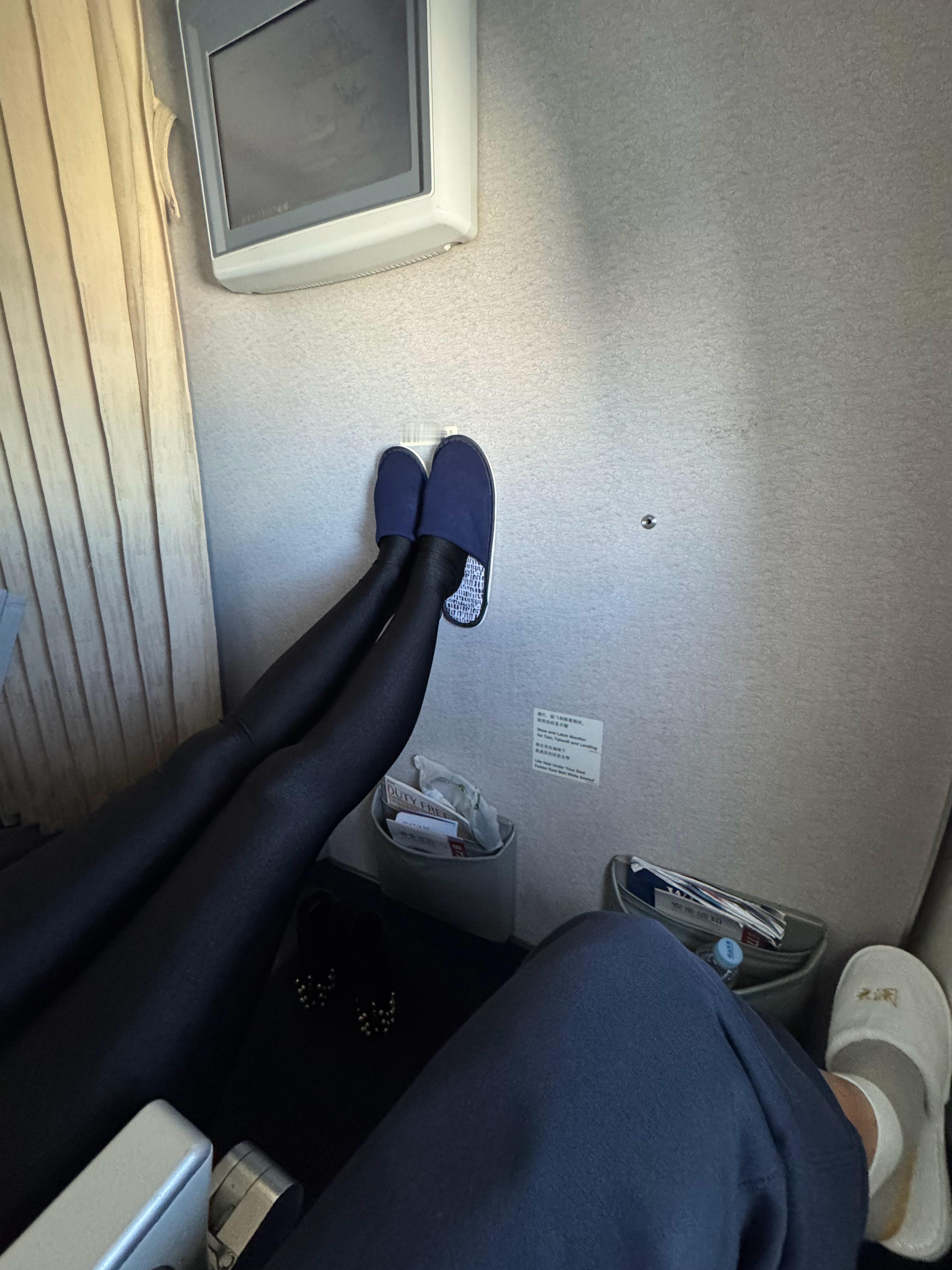 腿不错，姿势差点意思。 