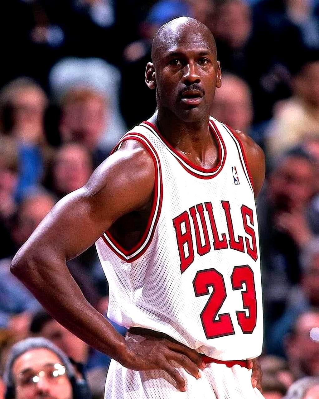 勒布朗拿了四万分，却只当过一回得分王。
 
你信吗？这个联盟的得分王榜单，前十名