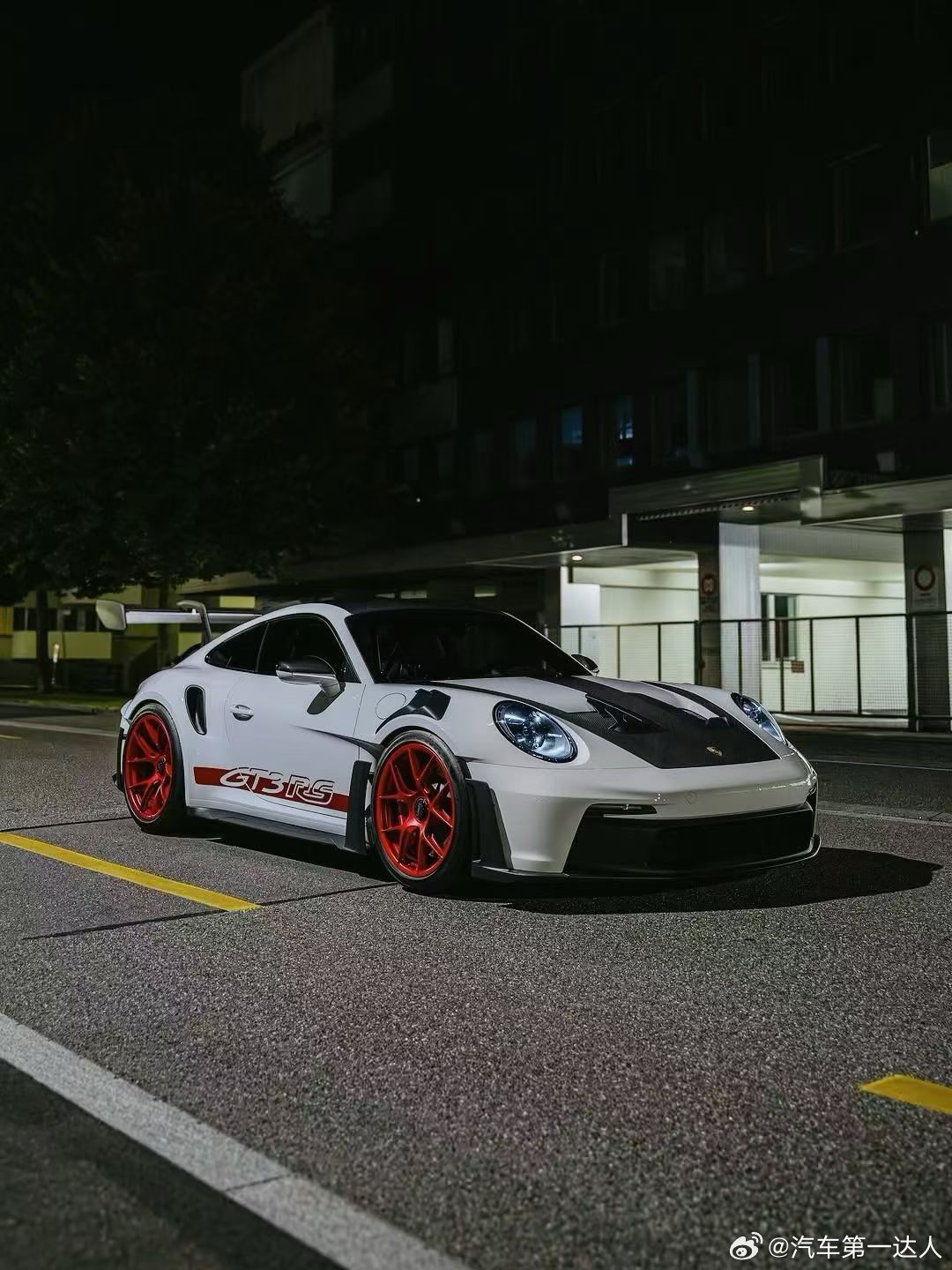 保时捷 911  GT3 RS 欧规版，凌空灰外观 选配魏斯阿赫套件·防滚架·陶