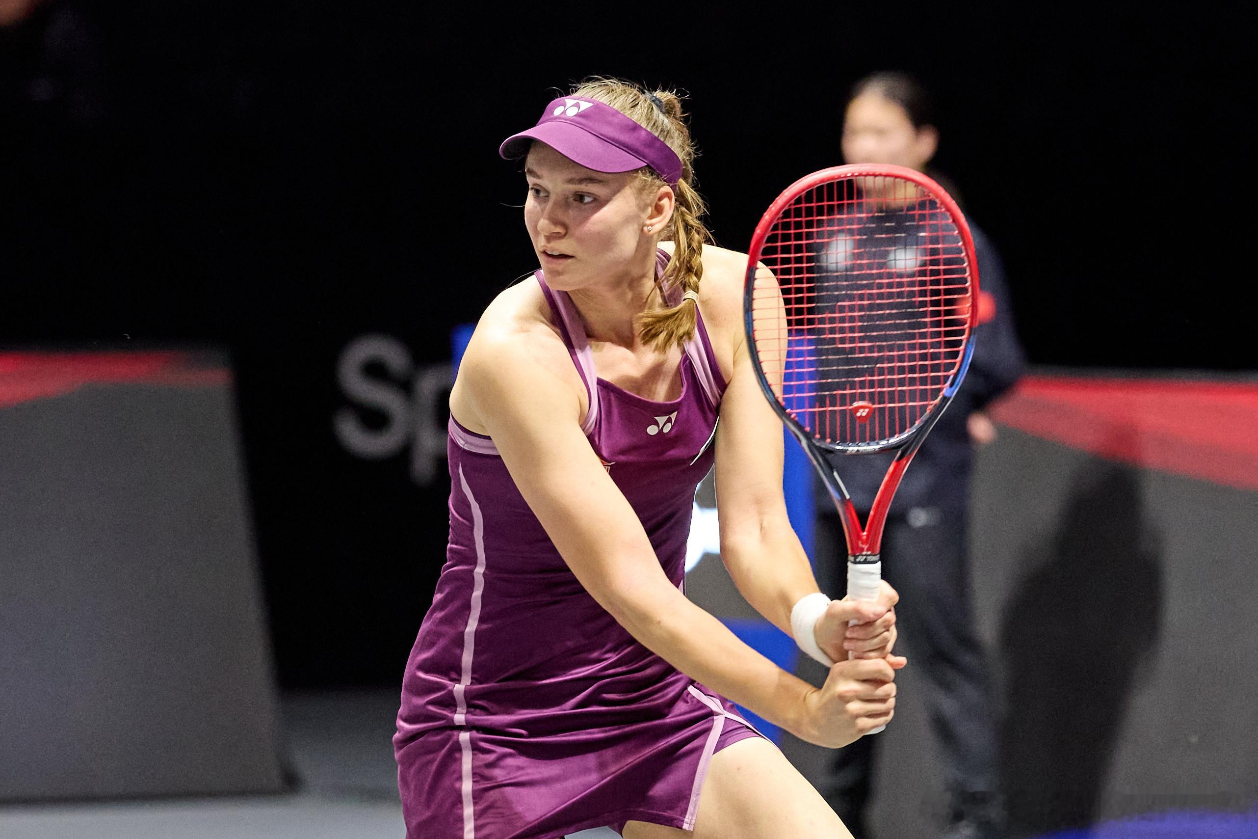 莱巴金娜！！！直落两盘击败本西奇，取得了WTCC表演赛第一场单打胜利✌🏻这场比