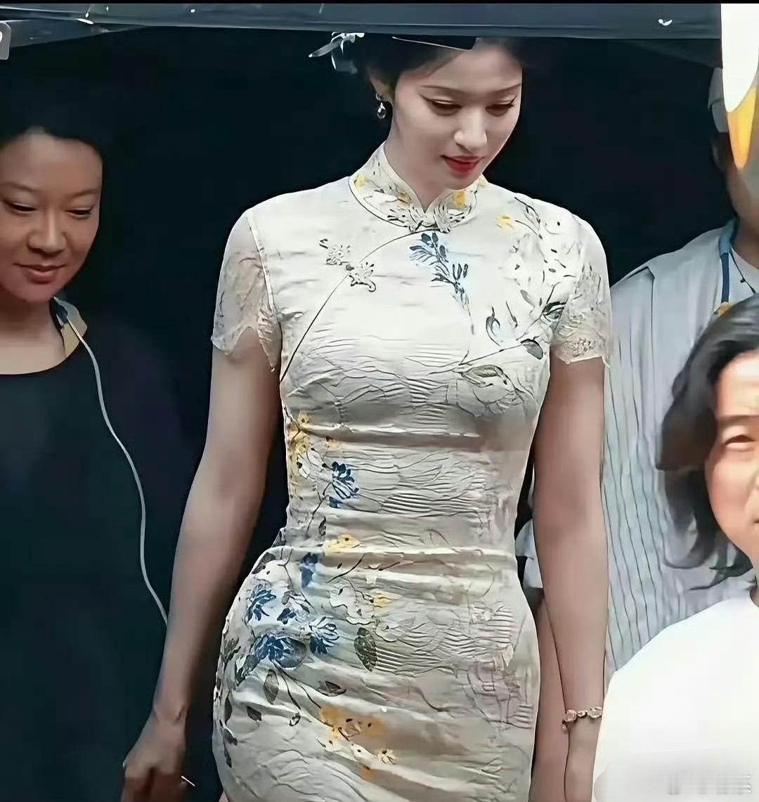 天呐，当初的女神，真人比电视剧上还要美