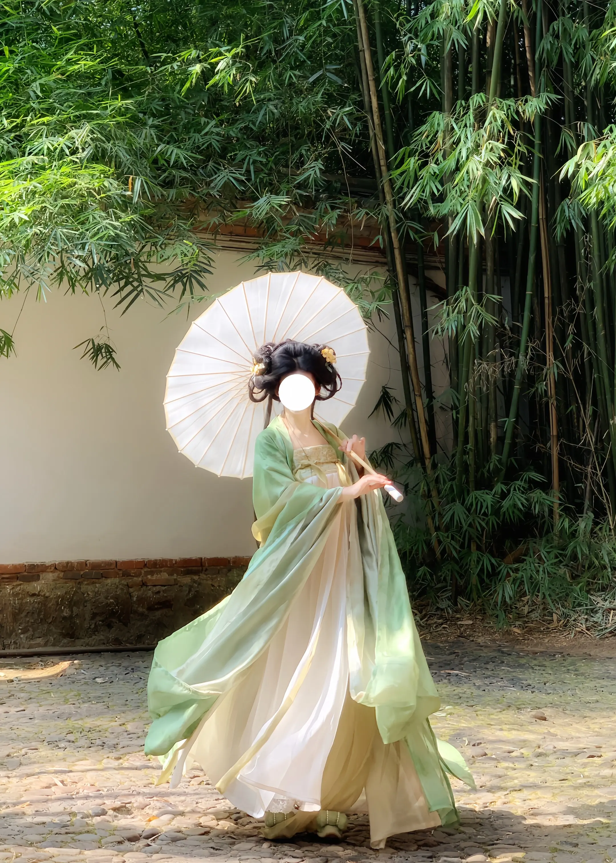 “春去春来，只盼撞入你的眼眸~”