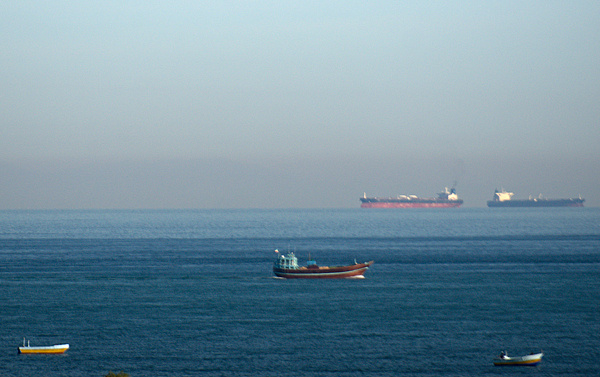【伊朗称霍尔木兹管控已进入新阶段】伊朗伊斯兰革命卫队海军司令部10日在社交媒体发