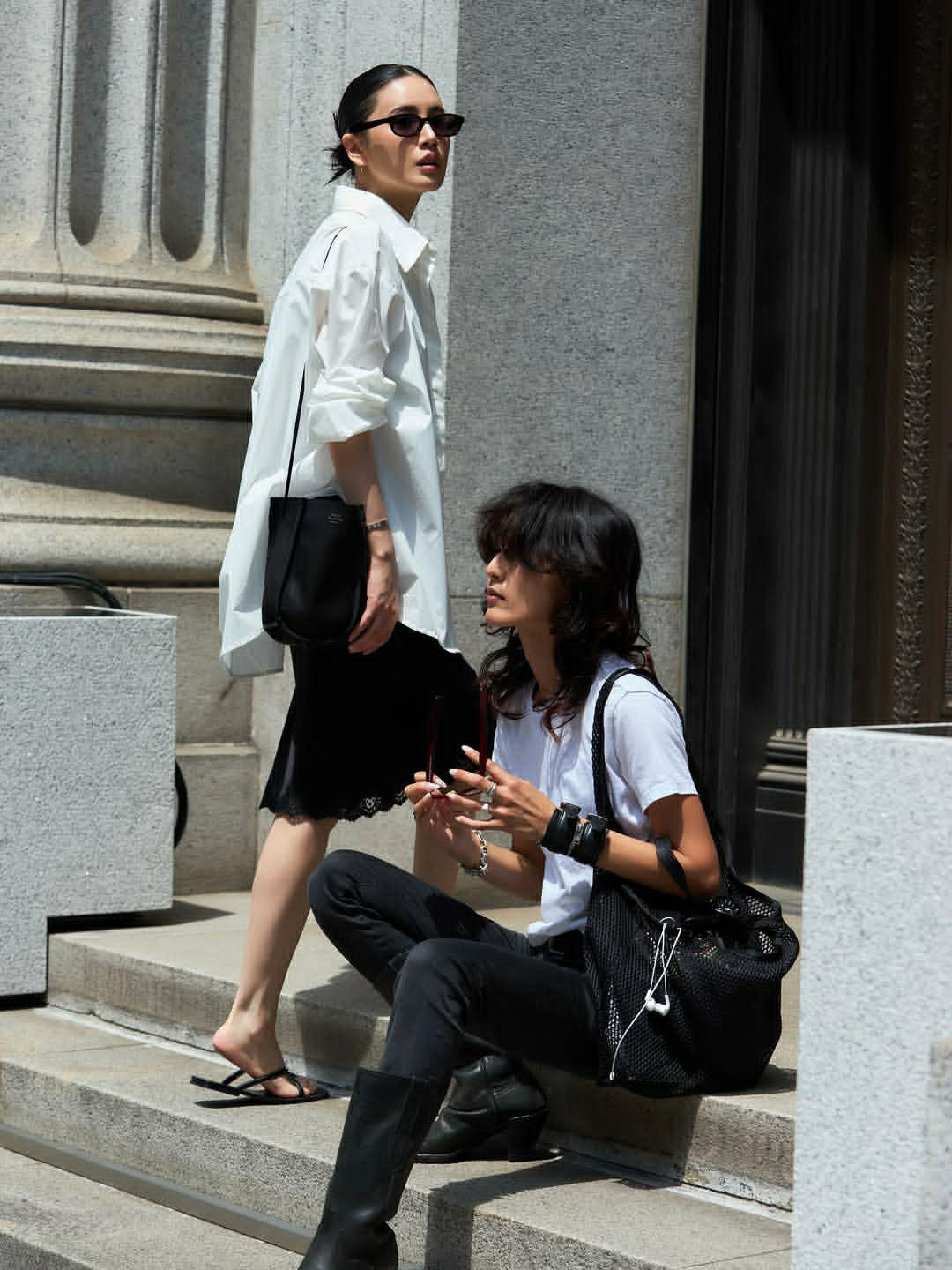日娱新闻藤井夏恋 藤井夏恋ins 。公开了与姐姐藤井萩花的合影，以及三兄妹幼儿期