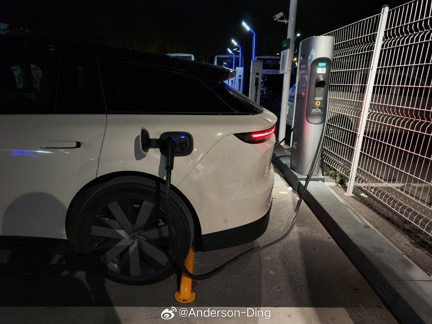 i6在进收费站之前281公里花了2个半小时，这还是算上出城堵车+高速前半段车多的