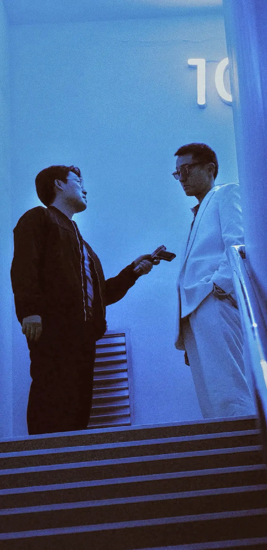 这个周荣和胡建仁确实风味很有后劲儿啊，苦乐都跟随，举手投足不违背，用谦卑温柔成绝
