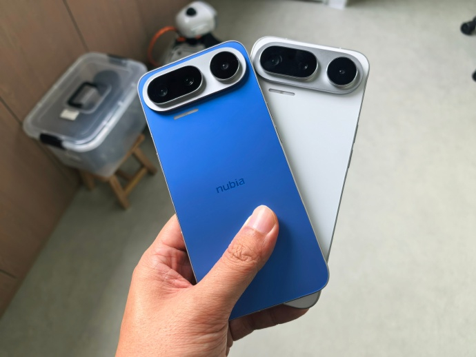 何同学开箱 iPhone18 后续  美团和何同学整活拍了个短片，短片里的何同学