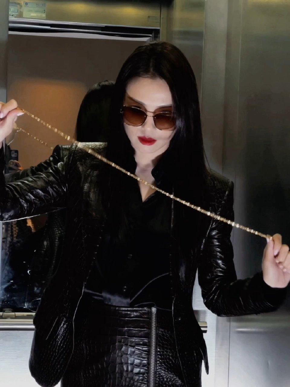刘涛这是在cos什么？好像一个女王！ ​​​