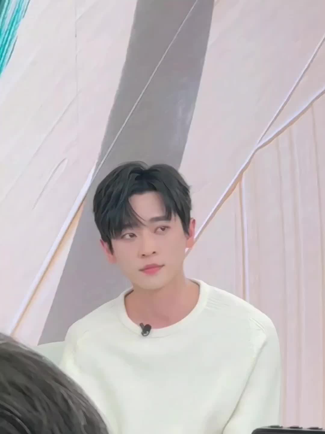 第一个让丞磊穿毛衣的简直是天才