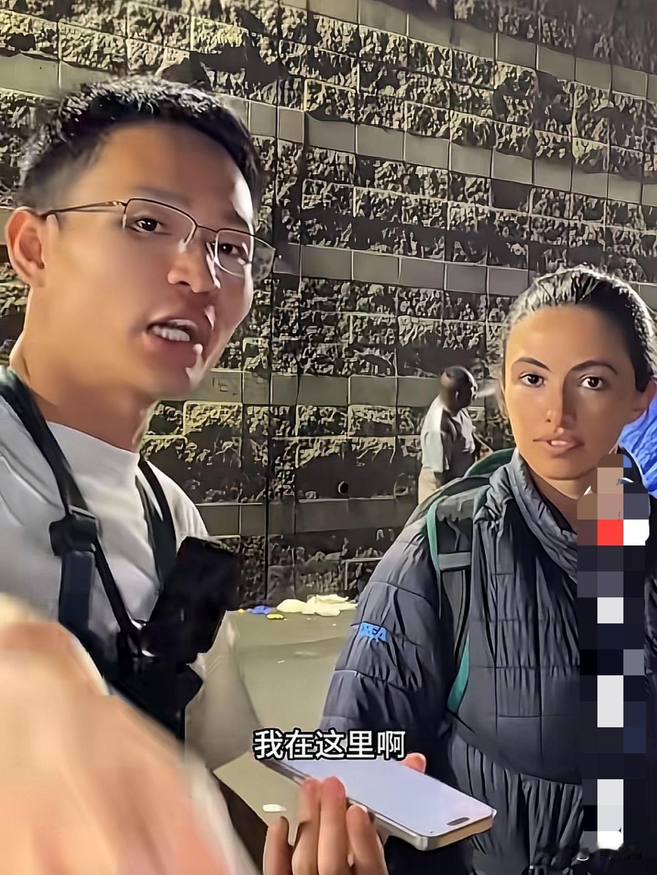 赚中国人的钱，帮助美国人的做法，您能理解吗？
下图这个姓唐的小伙子在美国洛杉矶对