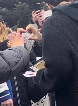 前面半段不知道 只知道后面半段小哥哥只比了两个美甲的心[摊手] 