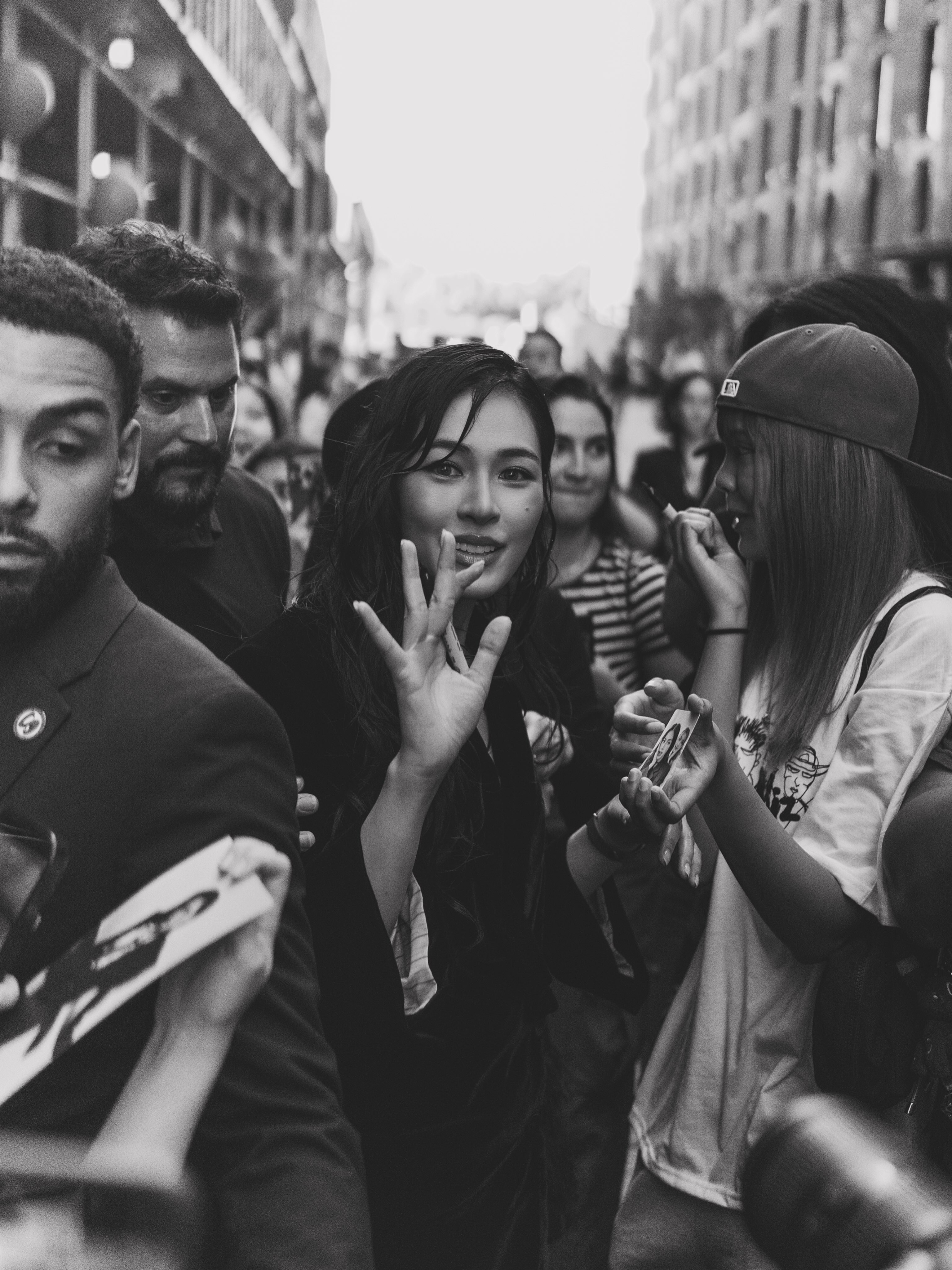 A huge crowd showing love to Ling Ling i