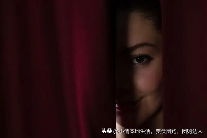 什么样的女性最吸引人？可不是只有漂亮脸蛋哦。
情绪稳定的女性，就像定海神针。遇到