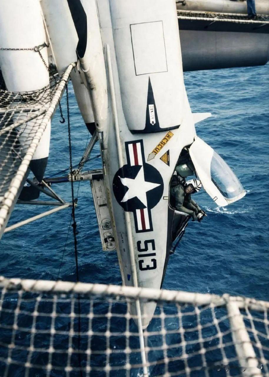🇺🇸1966年12月7日，美国海军第36攻击机中队（VA-36）“走鹃”的一