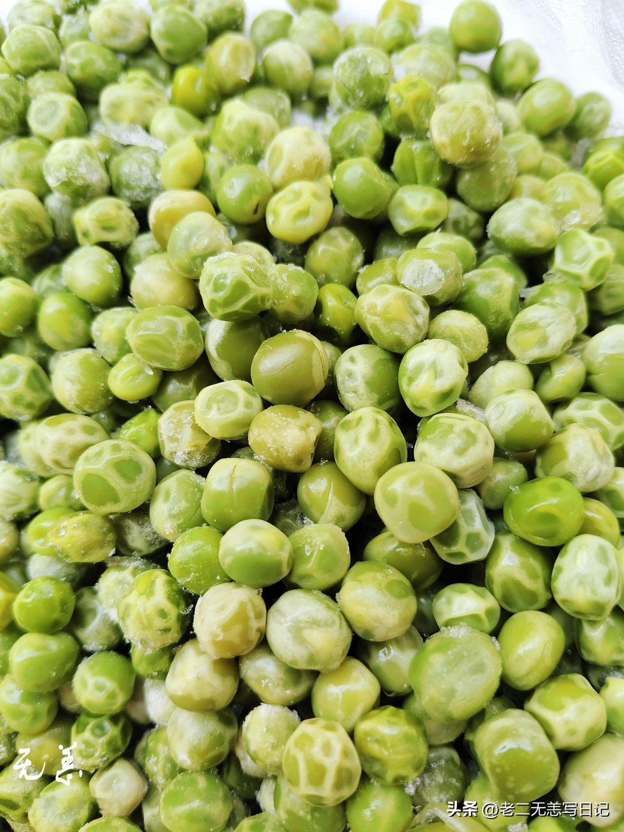 拼夕夕上买过4.99块钱一袋什锦菜，有玉米粒，胡萝卜丁和嫩豌豆。
炒饭用挺香的，