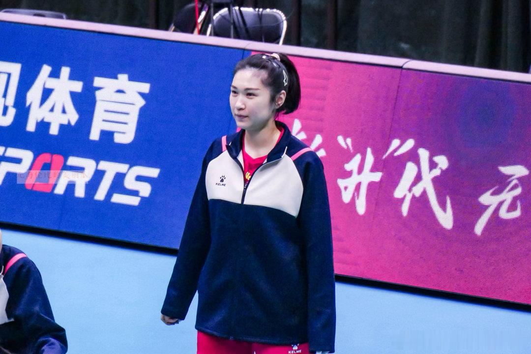 女排队员王梦洁总结心路历程打球的我们和看球的你们，心情共振。输球后最怕陷入“还年