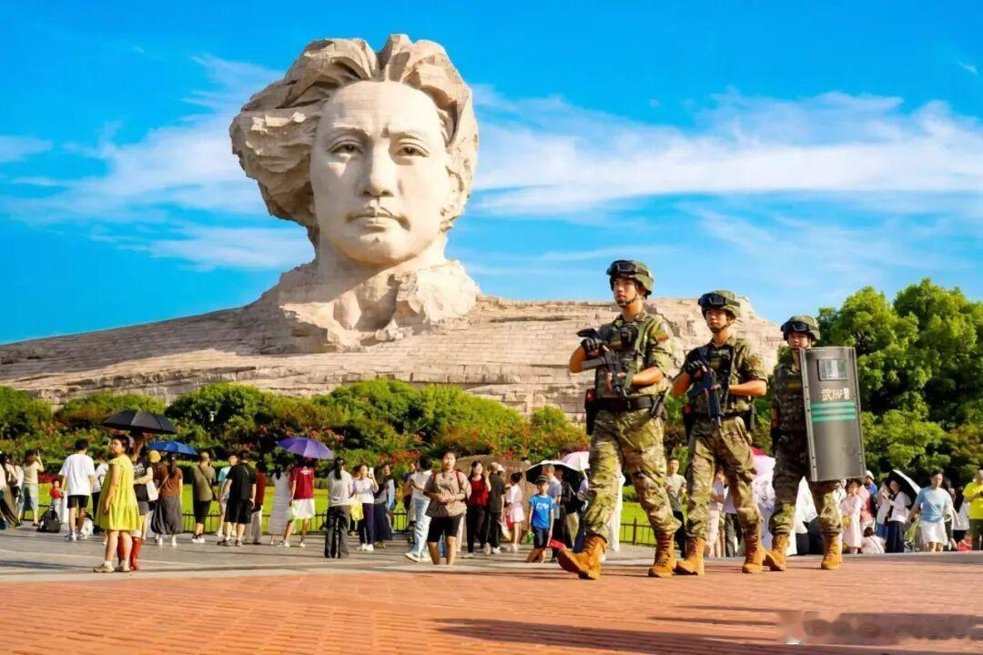 厉害了武警哥[超话] 国庆我在岗，守护山河守护你 ​​​