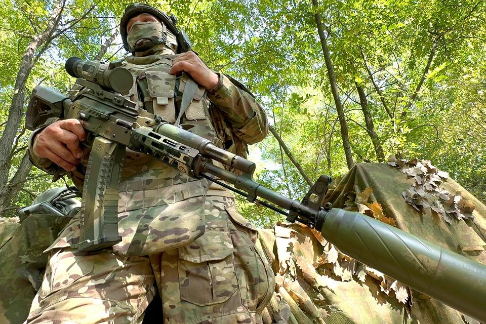 俄罗斯联邦武装部队联合部队占领了顿涅茨克佩尔沃玛雅村
俄军士兵白天击落了乌克兰武