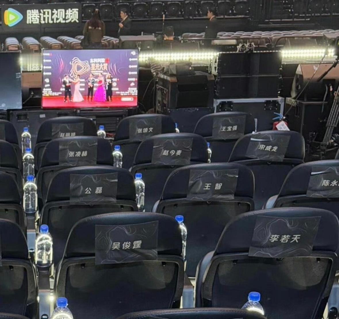 卧槽这个鹅太会搞事情 