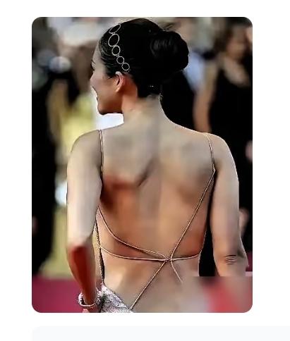 你吹啥？
啥好衣服哇？
有啥好吹的啊？
美感在哪里？
就一个裸露的后背让你激动的