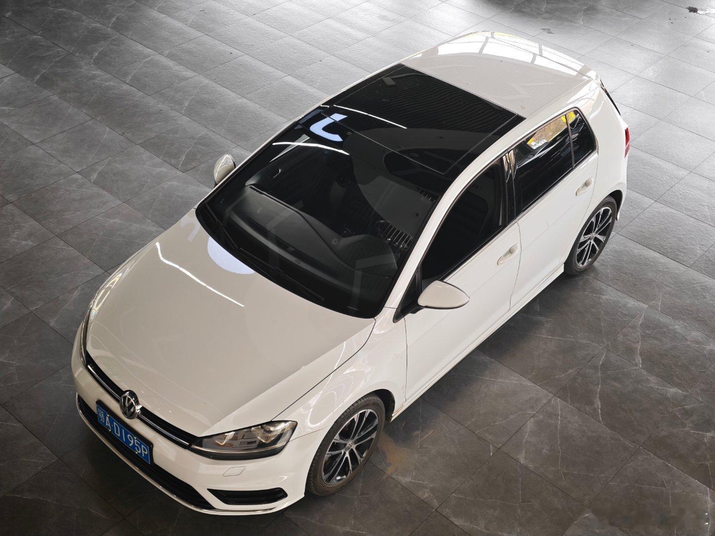 高尔夫的设计还是耐看的 不管6代 还是7代 颜值都不差 r-line版本带套件的