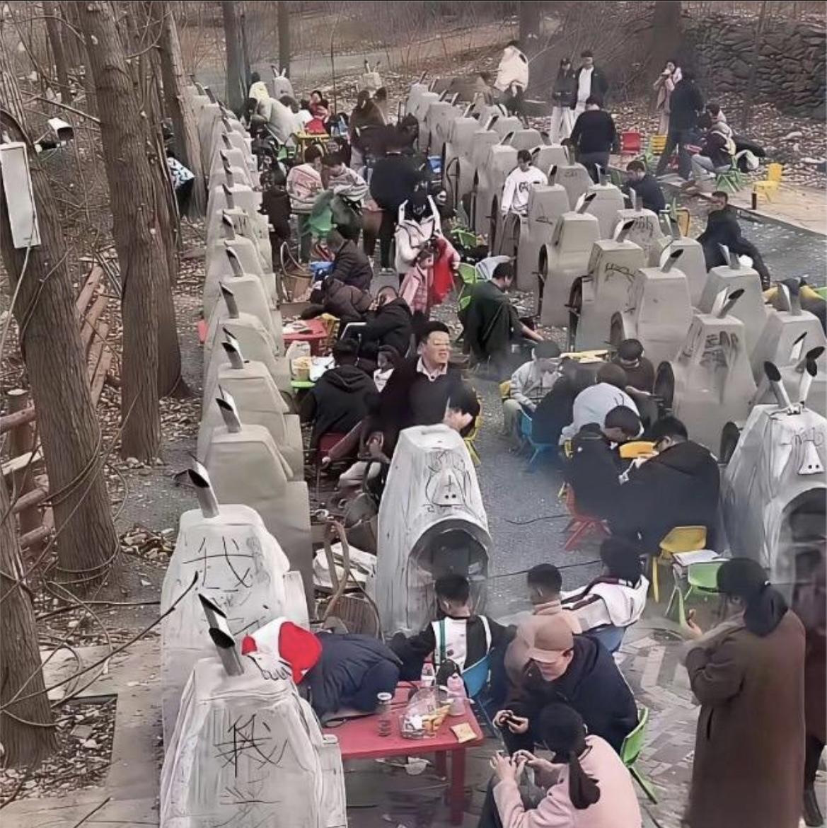 惊呆了，这是在干嘛喔[泣不成声]