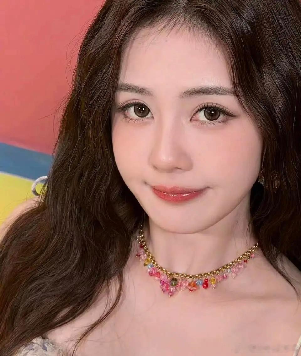 我们菠什么流行就模仿什么，最近流行婴儿，又让她get同款了 