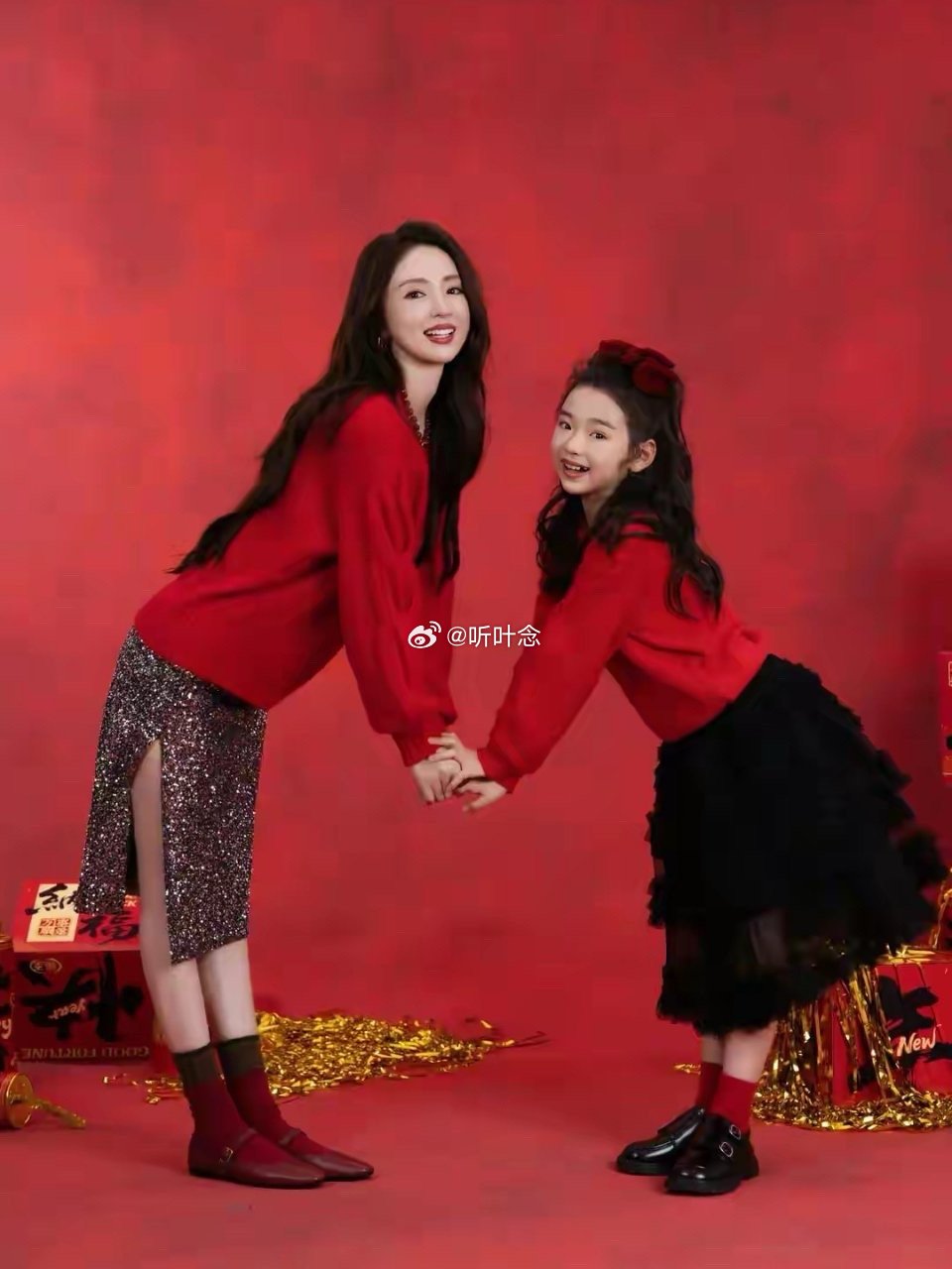 董璇人脉真牛，泡泡玛特总裁王宁去她家过年，送小酒窝非常多礼物 